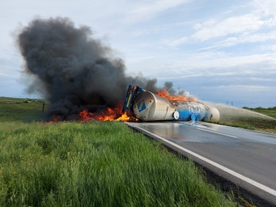 Brăila: Cisternă încărcată cu motorină răsturnată între Bărăganu și Țăndărei (UPDATE/VIDEO)