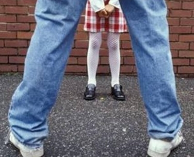 Acuzat de act sexual cu un minor, sub control judiciar
