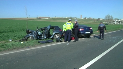 Tragedie pe DN 25. Trei persoane decedate şi alte 7 rănite