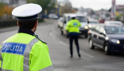 Prins la volan fără carnet, după ce a furat maşina mamei