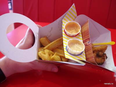 Mai multe ambalaje de fast-food conţin substanţe potenţial nocive pentru sănătate