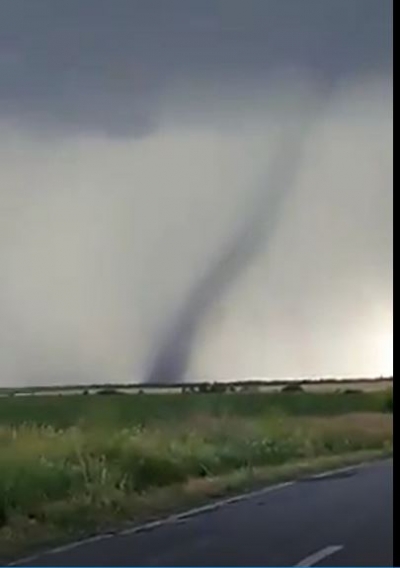 VIDEO: Tornadă în judeţul Galaţi, gospodării inundate la Slobozia Conachi
