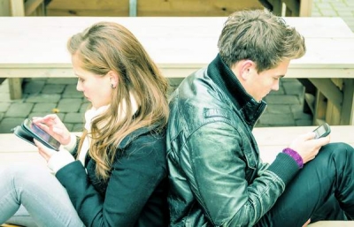 Telefoanele inteligente distrug viaţa intimă a cuplurilor