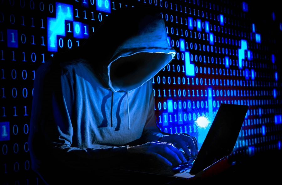 Hacker din România, acuzat că a spart reţelele unor mari companii şi a cerut recompense în criptomonedă