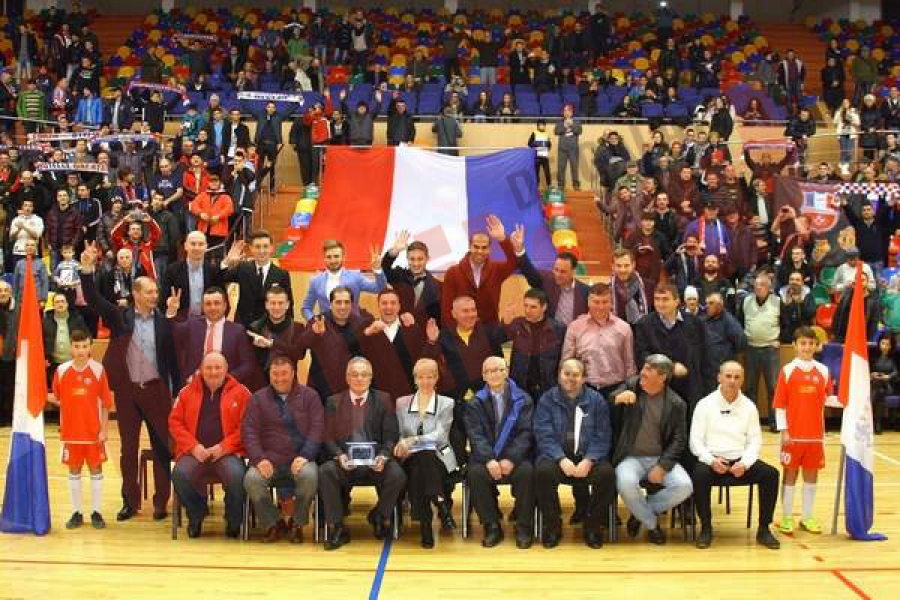 Legendele Oţelului au cântat împreună cu fanii la Sala Sporturilor