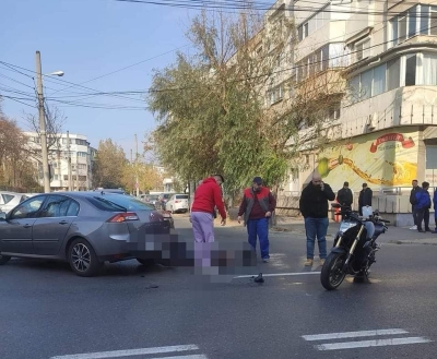 Motociclist izbit de maşină pe str. Portului