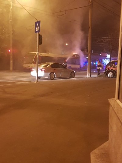 Un autobuz a luat foc în Țiglina III