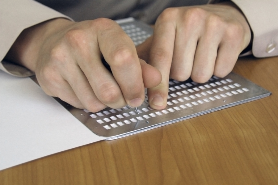 Creierul persoanelor nevăzătoare dezvoltă capacităţile altor simţuri