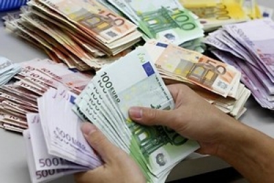 Prins de poliţişti după ce ar fi sustras 30.000 euro