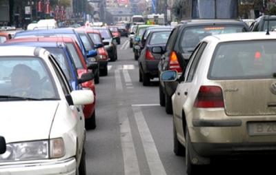 Trei români din zece conduc o maşină, indiferent că este una personală sau de serviciu