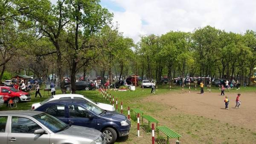 12 tone de gunoi strânse din Pădurea Gârboavele după minivacanţa de 1 Mai