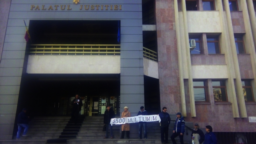 Protest în faţa Palatului de Justiţie Galaţi