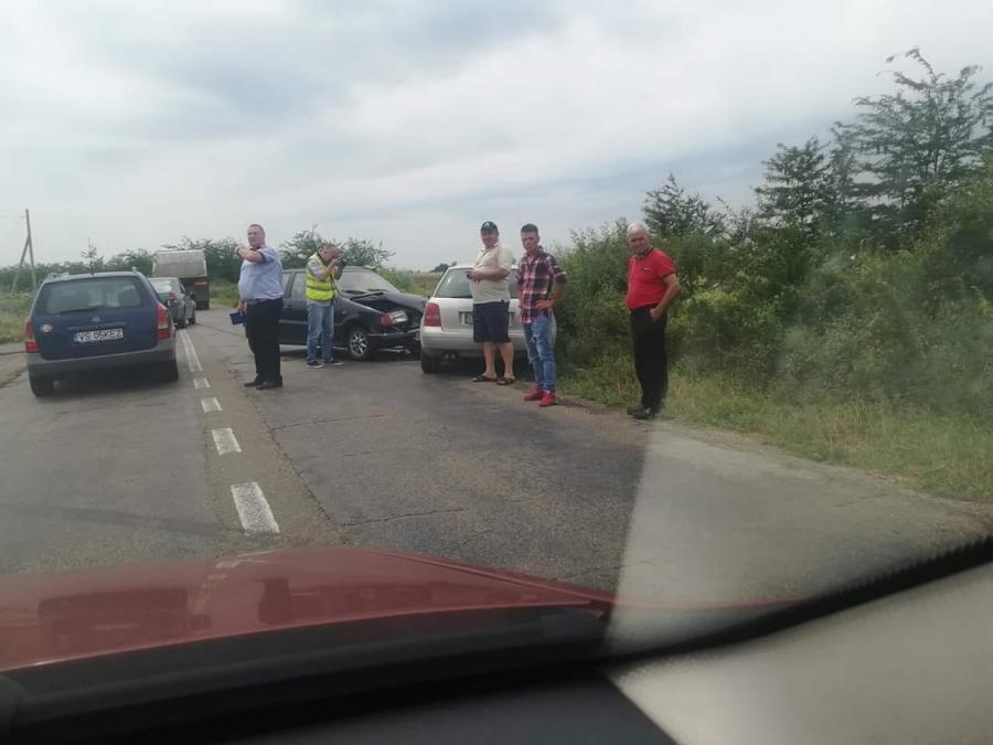 3 copii răniţi într-un accident produs în apropiere de Gărboavele