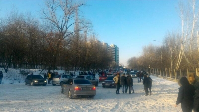 VIDEO | 200 de şoferi pregătiţi pentru drifturi au fost fugăriţi de poliţişti