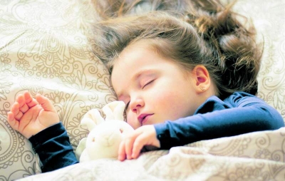 Unul din zece copii riscă să dezvolte tulburări de respiraţie în timpul somnului