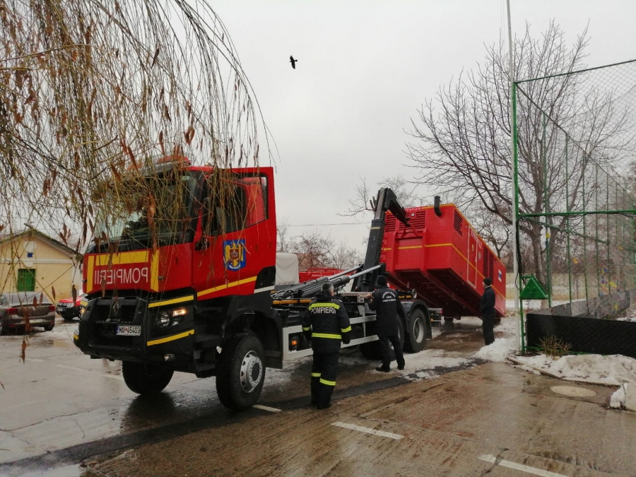 ISU Galaţi a trimis în Ialomiţa generatoare de mare putere