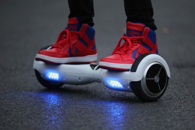 Aveţi grijă ce cadouri cumpăraţi copiilor: Un hoverboard periculos urmează să fie retras de pe piaţă