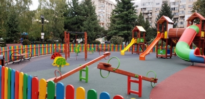 Sancţionaţi după ce şi-au lăsat copiii nesupravegheaţi