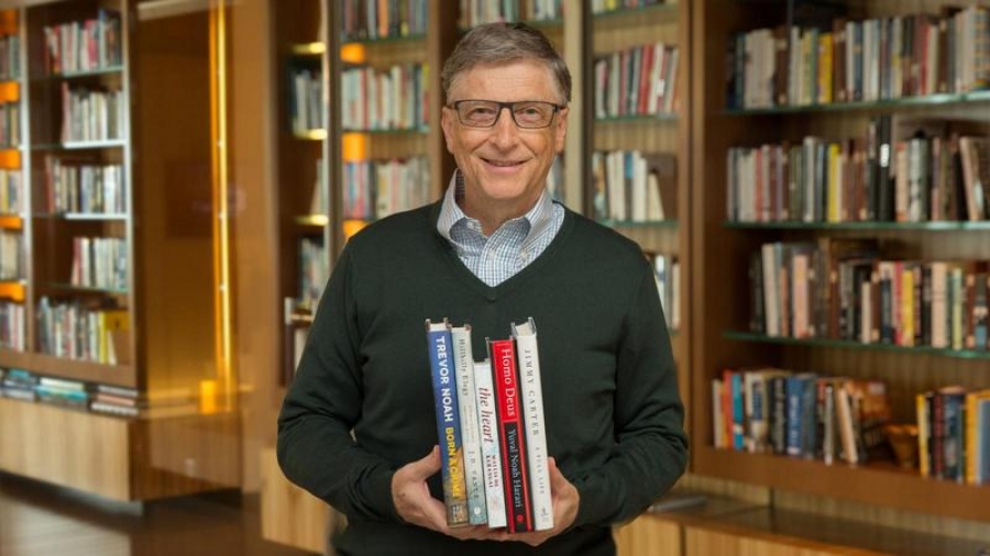 Bill Gates a dezvăluit tradiţionala sa listă cu recomandări de lectură pentru vara 2019