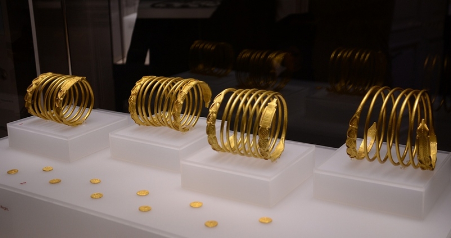 Obiecte din aur, provenind inclusiv din România, vedetele unei expoziţii organizate în Franţa