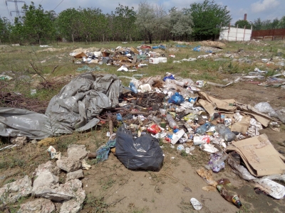 Maldăr de gunoaie, aruncate intenţionat, la Tirighina