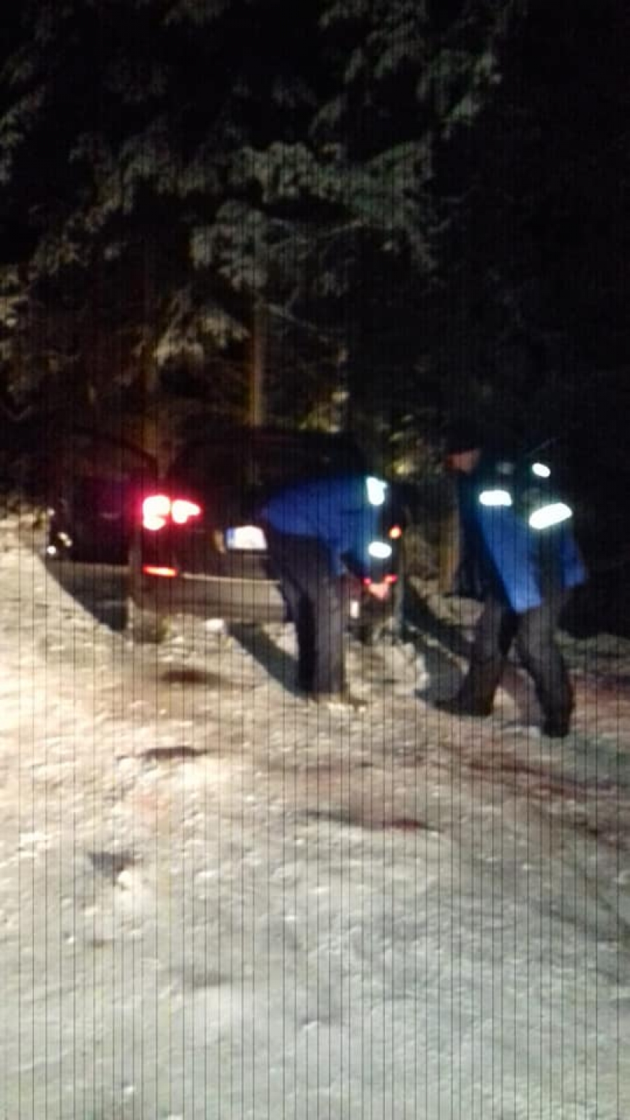 Trei gălăţeni au rămas blocaţi în zăpadă, în zona Luncile Prigoanei