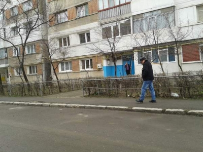 Percheziţii pentru destructurarea unei reţele de trafic cu droguri