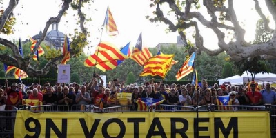 Mii de manifestanţi din Catalonia reclamă dreptul de a vota pentru independenţă