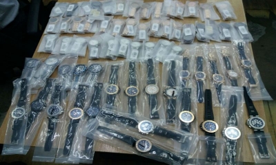 Zeci de ceasuri de lux contrafăcute, descoperite la frontieră