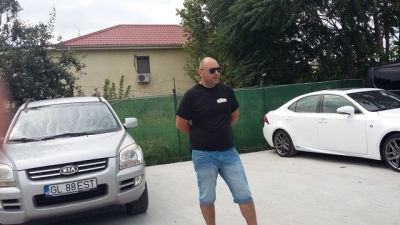 Închiria autoturisme prin "intermediari” şi avaria maşinile