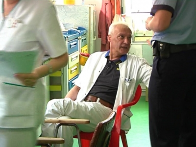După ce a fost condamnat pentru luare de mită, dr. Ţuţa a sunat la 112 să anunţe că i s-au oferit  50 de lei