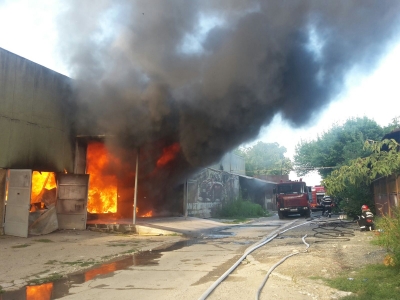 NEWS ALERT: Incendiu violent în Bariera Traian