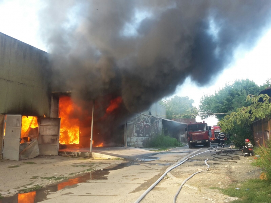 NEWS ALERT: Incendiu violent în Bariera Traian