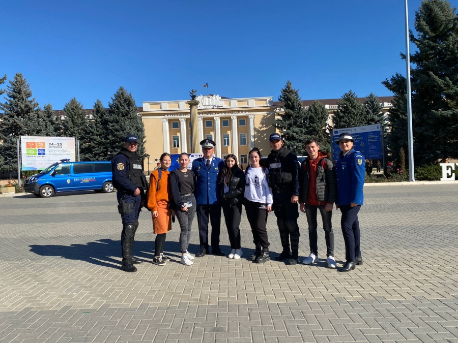 Carabineri moldoveni şi jandarmi gălăţeni, campanie de informare publică în Cahul