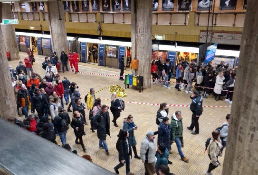 Incident dramatic: O persoană a murit pe peron, în staţia de metrou Unirii