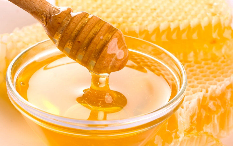 O delegaţie de chinezi testează mierea din România, în vederea semnării unui acord comercial de export