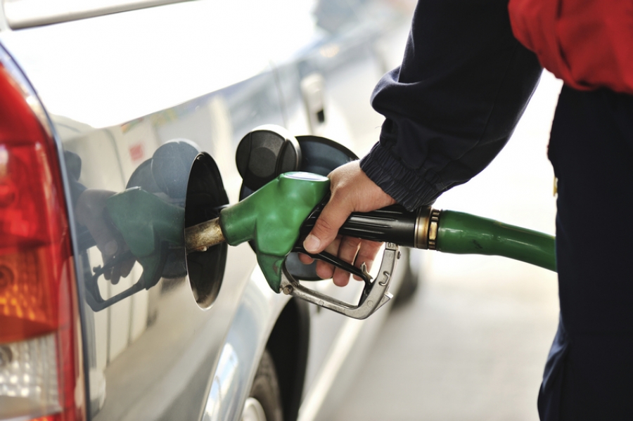 Majorarea accizelor la carburanţi va duce la scumpirea acestora cu 10%