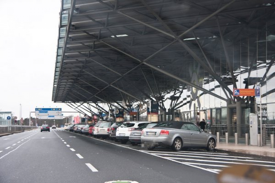 Locuri de parcare rezervate femeilor la aeroportul din Frankfurt