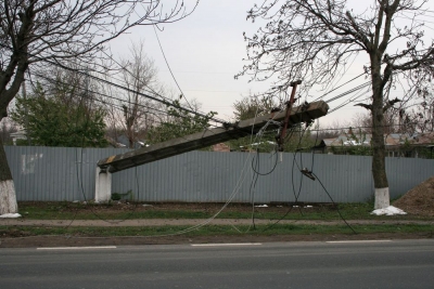 Marţi, la prânz, 15.000 de consumatori erau încă fără curent electric