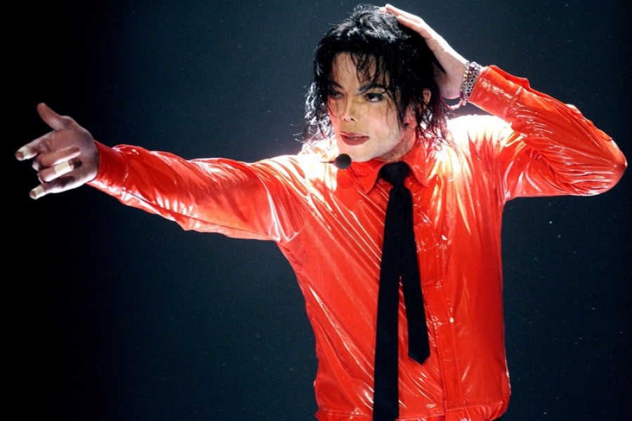 Michael Jackson a fost castrat chimic de tatăl său