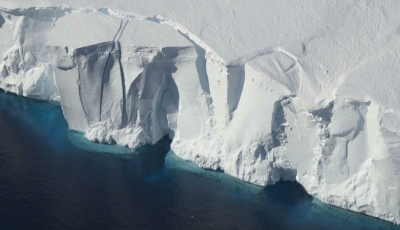 Un aisberg gigantic este din ce în ce mai aproape să se desprindă de Antarctica