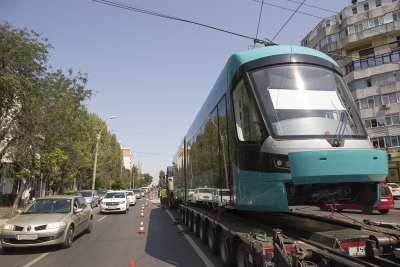 Primul tramvai nou, din ultimii 40 de ani, a sosit la Galaţi (FOTO/VIDEO)