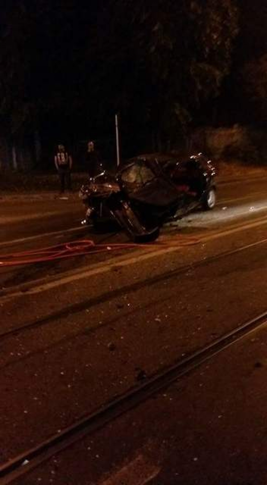 Accident grav pe Coşbuc, o maşină răsturnată şi alta făcută praf