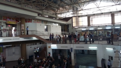 Spectacol de teatru în gară şi un hoţ de recuzită