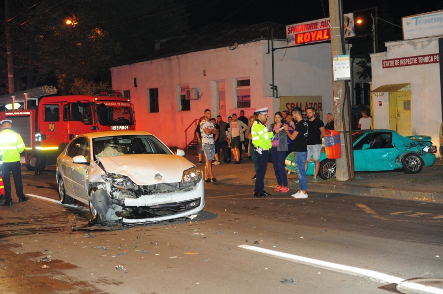 Accident rutier grav pe strada Domnească. O persoană a fost transportată de urgenţă la spital (FOTO)