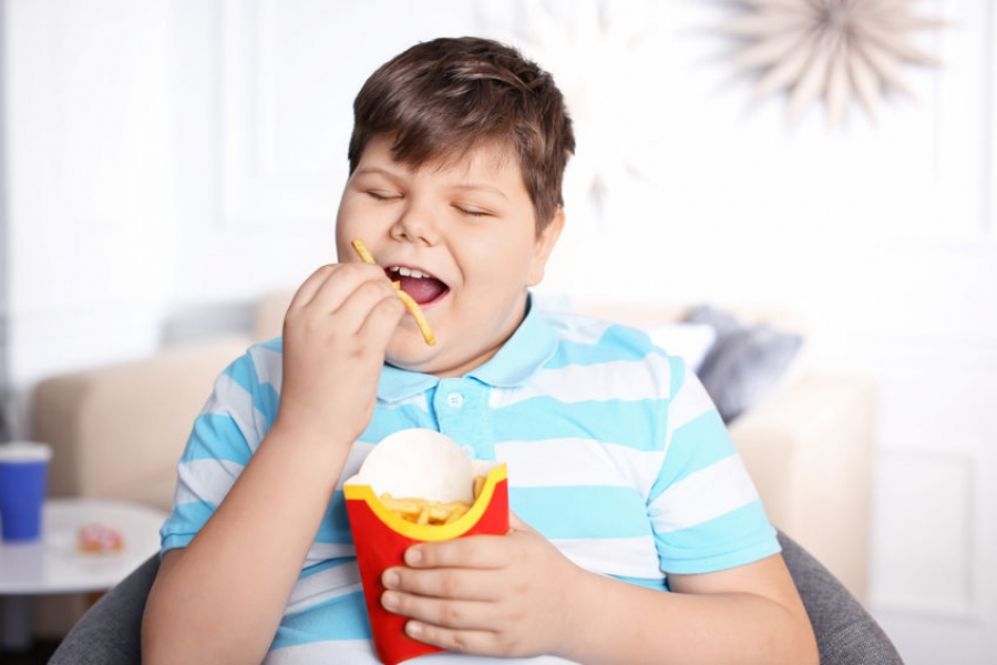 Pandemia de COVID-19 ar putea conduce la o mai mare obezitate în rândul copiilor