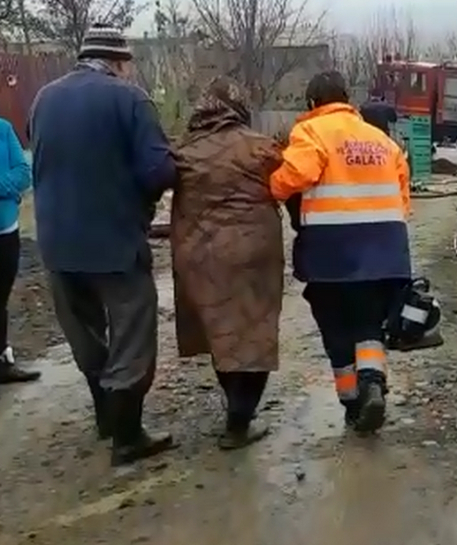 VIDEO: Incendiu la Pechea: Un copil şi bunica lui, victimele focului