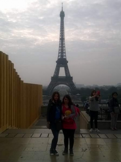 Talentul la desen i-a adus unei fetiţe aflată în grija statului o vizită la Paris
