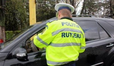 Poliţişti atacaţi în trafic de un şofer violent