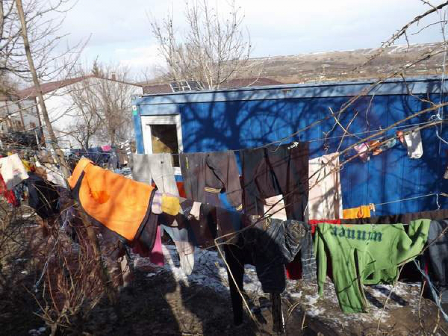 Un tată acuză soţia că i-a omorât un prunc şi l-a îngropat în grădină